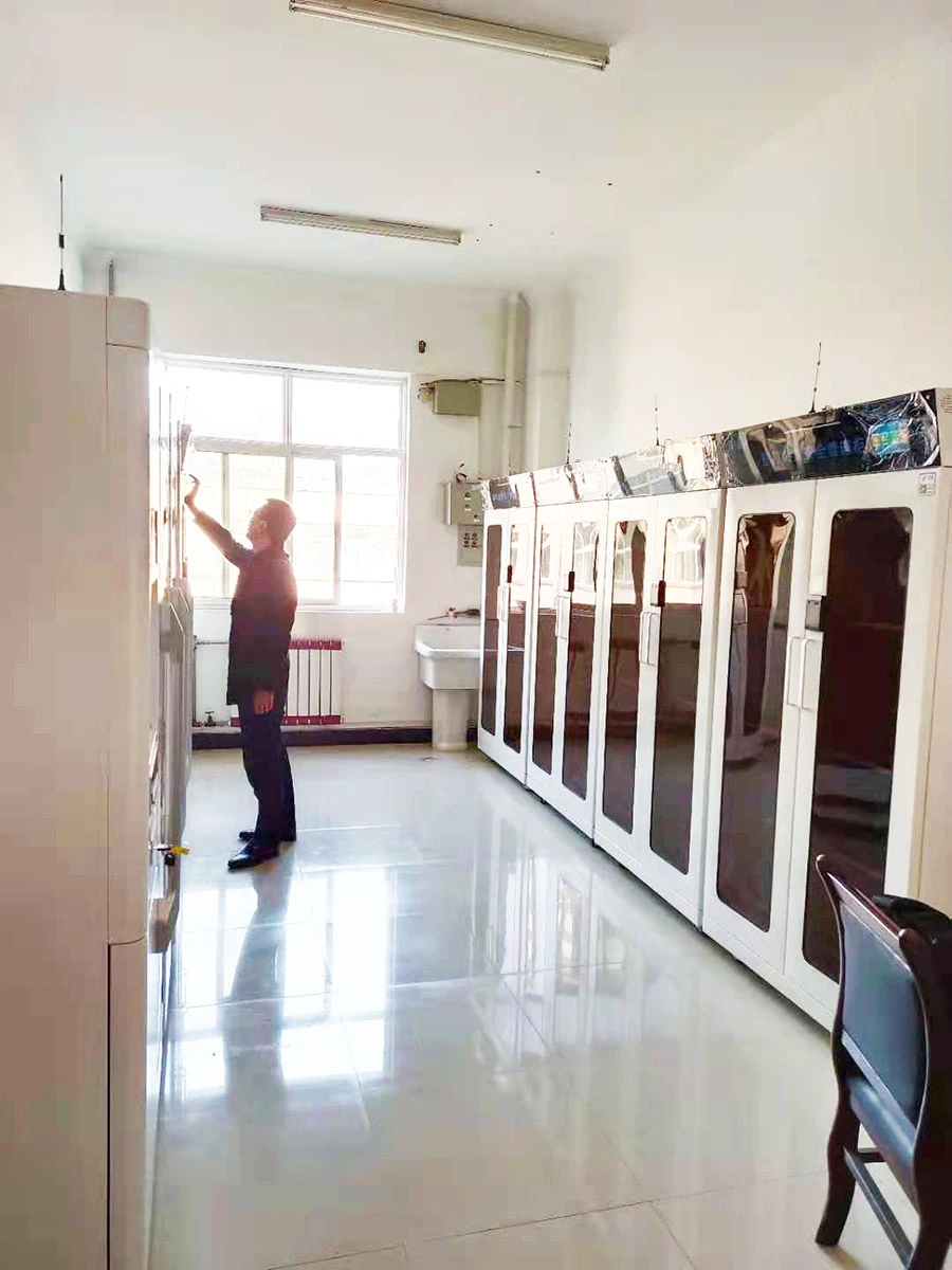 Application of intelligent reagent cabinet in university laboratory